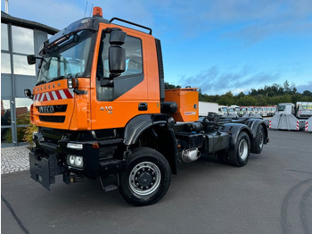 Kippiauto kuorma-auto IVECO Trakker