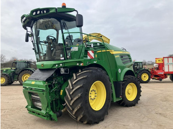 Itsekulkeva silppuri JOHN DEERE 8400