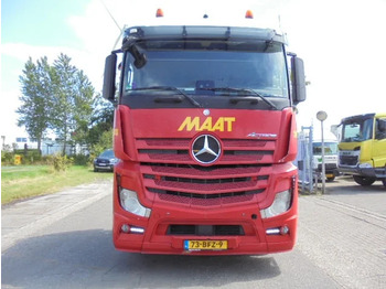 Vetopöytäauto Mercedes-Benz Actros 1843: kuva Vetopöytäauto Mercedes-Benz Actros 1843