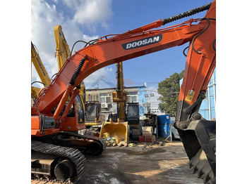 Kaivuri DOOSAN DH220