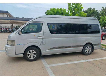 Minibussi TOYOTA