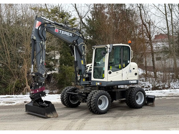 Pyöräalustainen kaivinkone TEREX