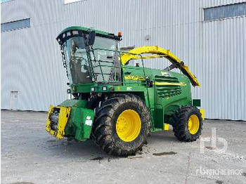 Itsekulkeva silppuri JOHN DEERE 7400