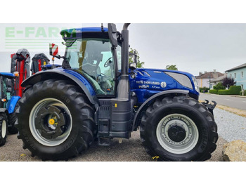 Traktori NEW HOLLAND T7