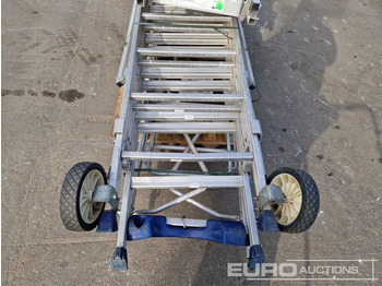 Rakennustarvikkeet Pallet of Ladders: kuva Rakennustarvikkeet Pallet of Ladders