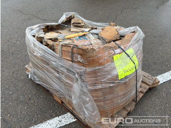 Rakennustarvikkeet Pallet of Various Wooden Pot Stands: kuva Rakennustarvikkeet Pallet of Various Wooden Pot Stands