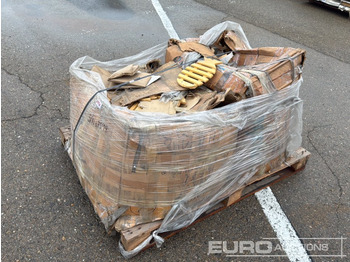 Rakennustarvikkeet Pallet of Various Wooden Pot Stands: kuva Rakennustarvikkeet Pallet of Various Wooden Pot Stands