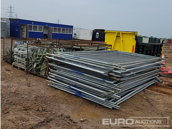 Rakennustarvikkeet Bundle of Heras Fencing, Pallet of Heras Fencing Feet (2 of), Stillage of Basket Hooks ( 5 of): kuva Rakennustarvikkeet Bundle of Heras Fencing, Pallet of Heras Fencing Feet (2 of), Stillage of Basket Hooks ( 5 of)