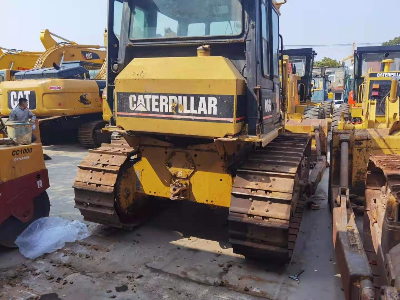 Puskutraktori CATERPILLAR D6G: kuva Puskutraktori CATERPILLAR D6G