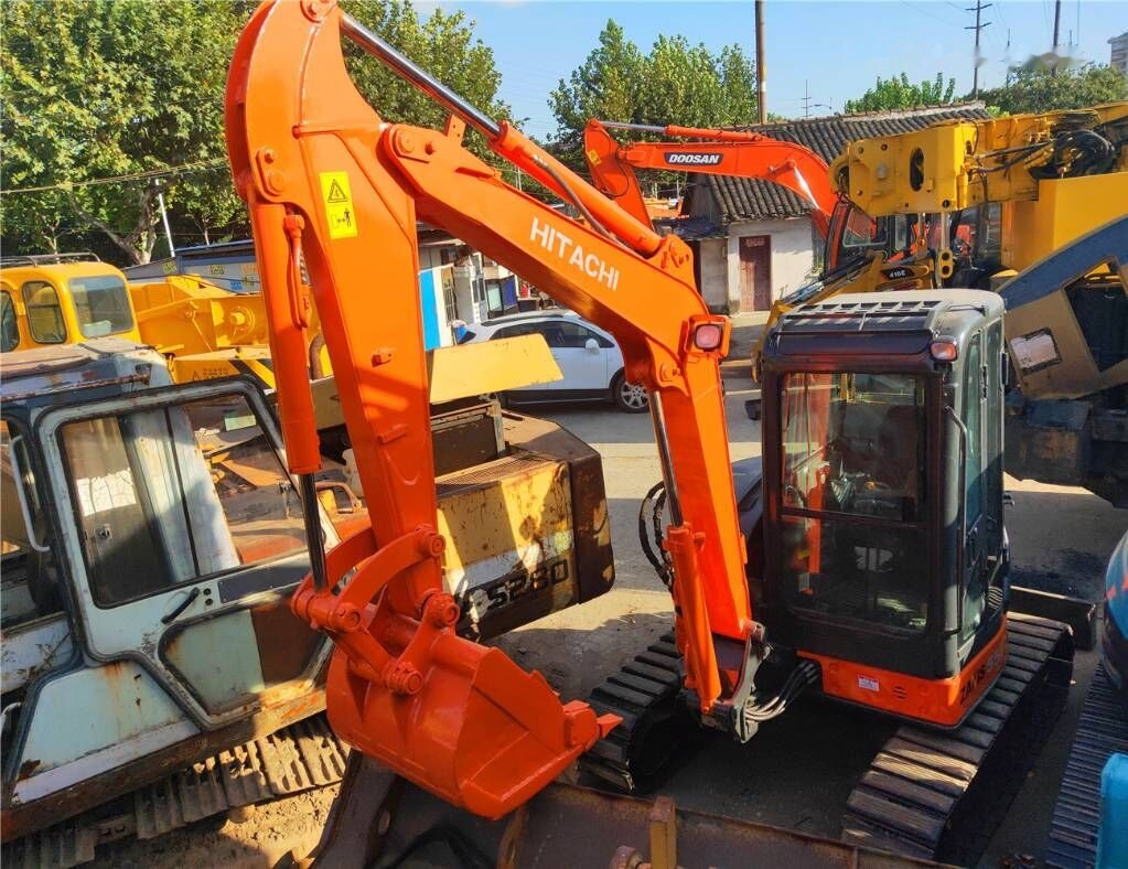 Minikuormaaja Hitachi ZX55UR: kuva Minikuormaaja Hitachi ZX55UR