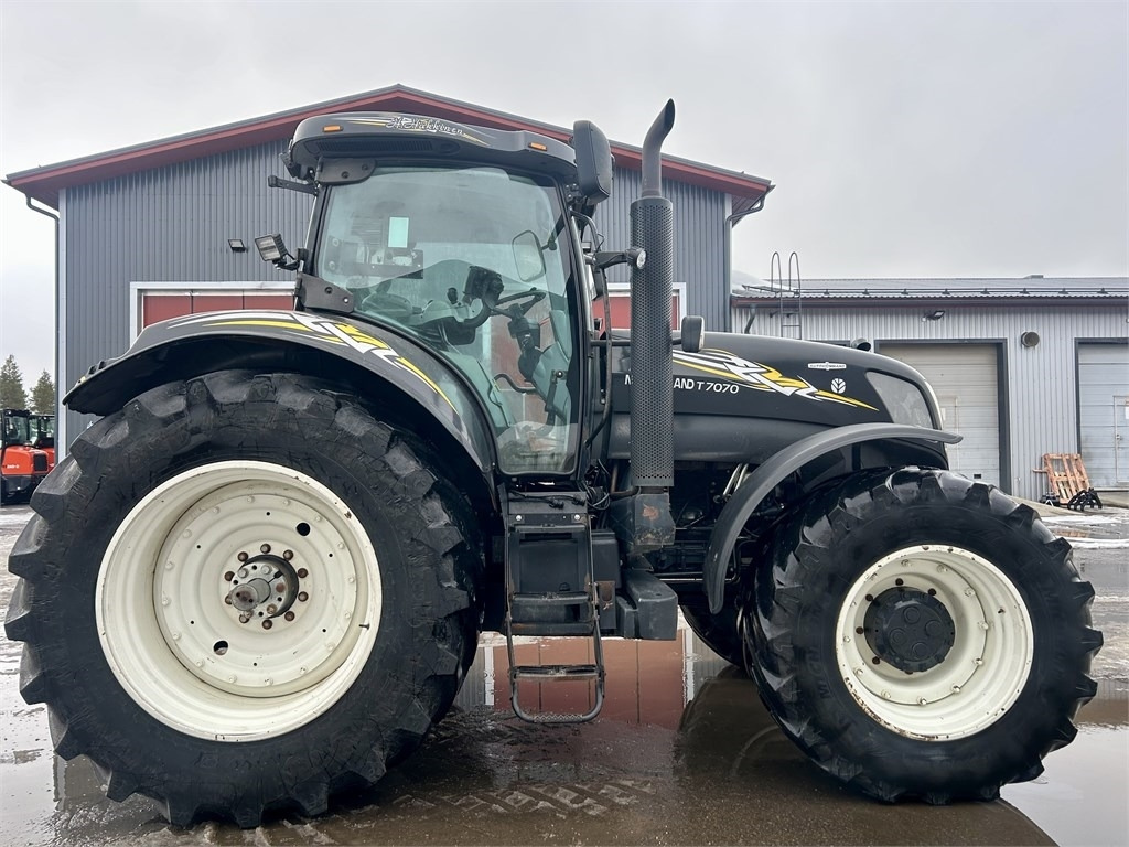 Traktori New Holland T 7070 AC: kuva Traktori New Holland T 7070 AC