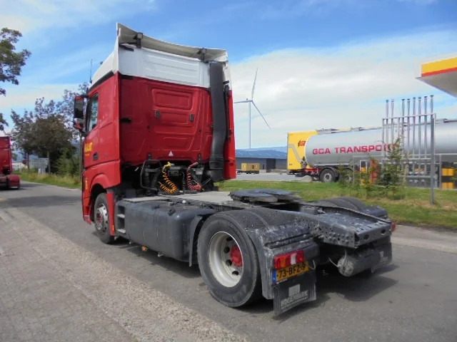 Vetopöytäauto Mercedes-Benz Actros 1843: kuva Vetopöytäauto Mercedes-Benz Actros 1843