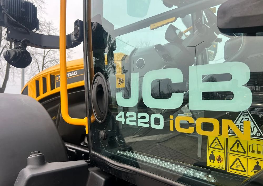 Traktori JCB Fastrac 4220 ICON | DEMO |220 KM |2022 ROK: kuva Traktori JCB Fastrac 4220 ICON | DEMO |220 KM |2022 ROK