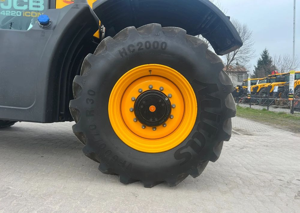 Traktori JCB Fastrac 4220 ICON | DEMO |220 KM |2022 ROK: kuva Traktori JCB Fastrac 4220 ICON | DEMO |220 KM |2022 ROK