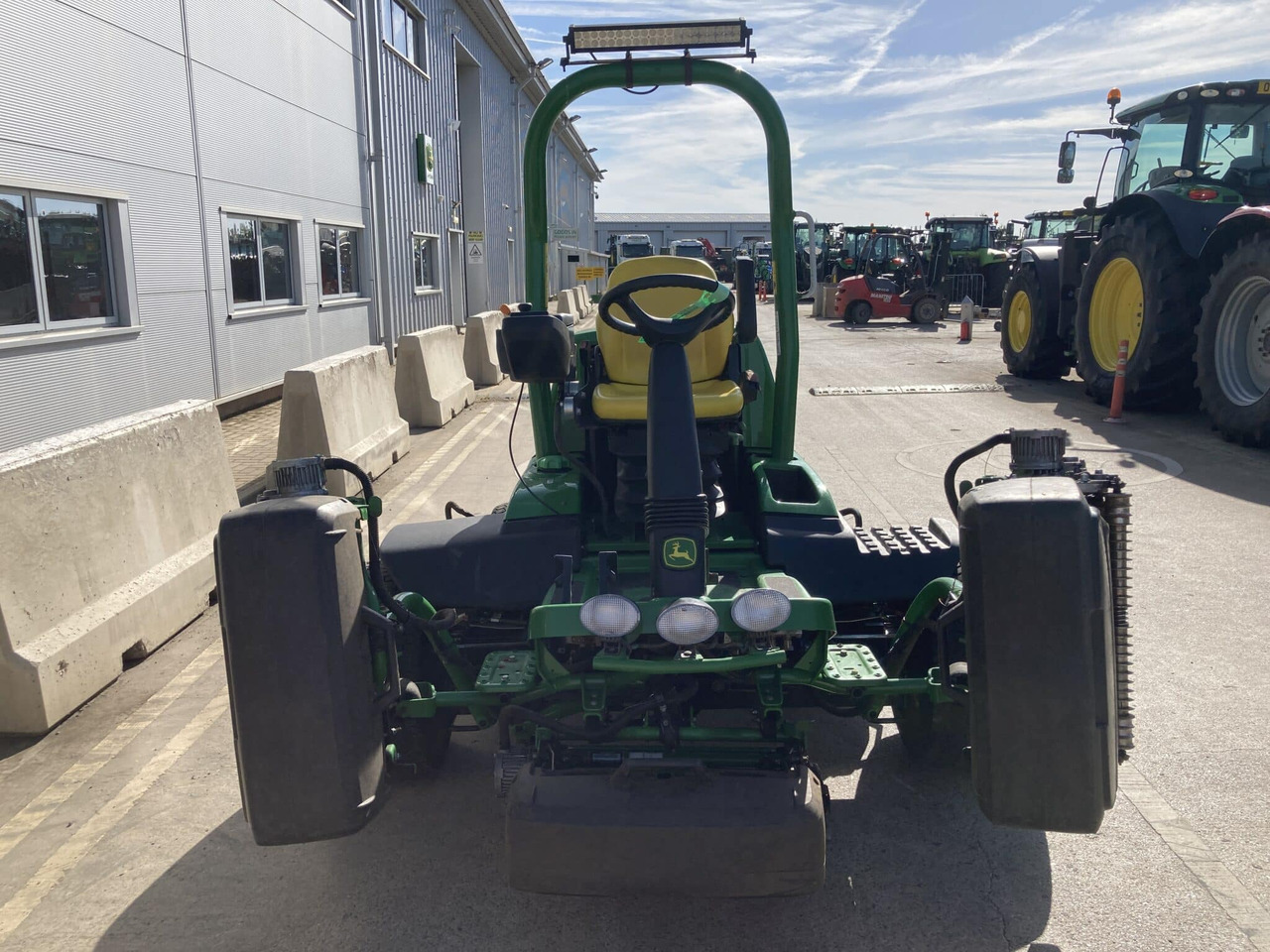 Uusi Ruohonleikkuri John Deere 7500AE Fairway Mower: kuva Uusi Ruohonleikkuri John Deere 7500AE Fairway Mower