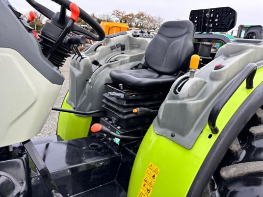 Traktori Claas nexos 210f: kuva Traktori Claas nexos 210f