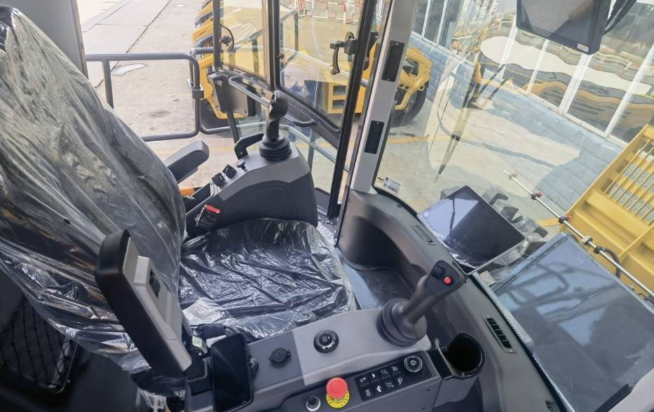 Uusi Pyöräkuormaaja NEW MAXUS 21 Ton Compactor Rental  НОВИЙ Компактор MAXUS 21 Тон Оренда NOWY Kompaktor MAXUS 21 Ton Wynajem: kuva Uusi Pyöräkuormaaja NEW MAXUS 21 Ton Compactor Rental  НОВИЙ Компактор MAXUS 21 Тон Оренда NOWY Kompaktor MAXUS 21 Ton Wynajem