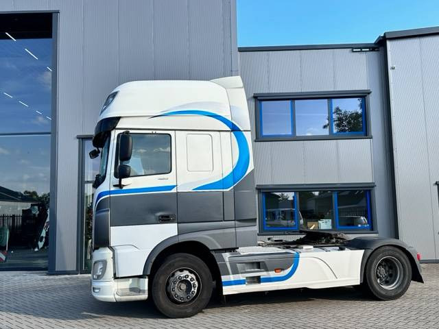 Vetopöytäauto DAF XF 106 460 Super Space Cab 780.000km: kuva Vetopöytäauto DAF XF 106 460 Super Space Cab 780.000km