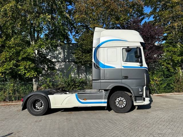 Vetopöytäauto DAF XF 106 460 Super Space Cab 780.000km: kuva Vetopöytäauto DAF XF 106 460 Super Space Cab 780.000km