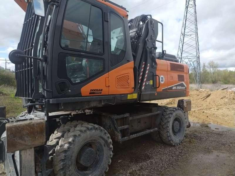 Pyöräalustainen kaivinkone Doosan DX250WMH-7: kuva Pyöräalustainen kaivinkone Doosan DX250WMH-7