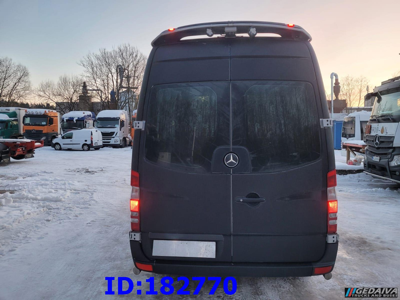 Turistibussi MERCEDES-BENZ Sprinter 319 VIP Euro5: kuva Turistibussi MERCEDES-BENZ Sprinter 319 VIP Euro5