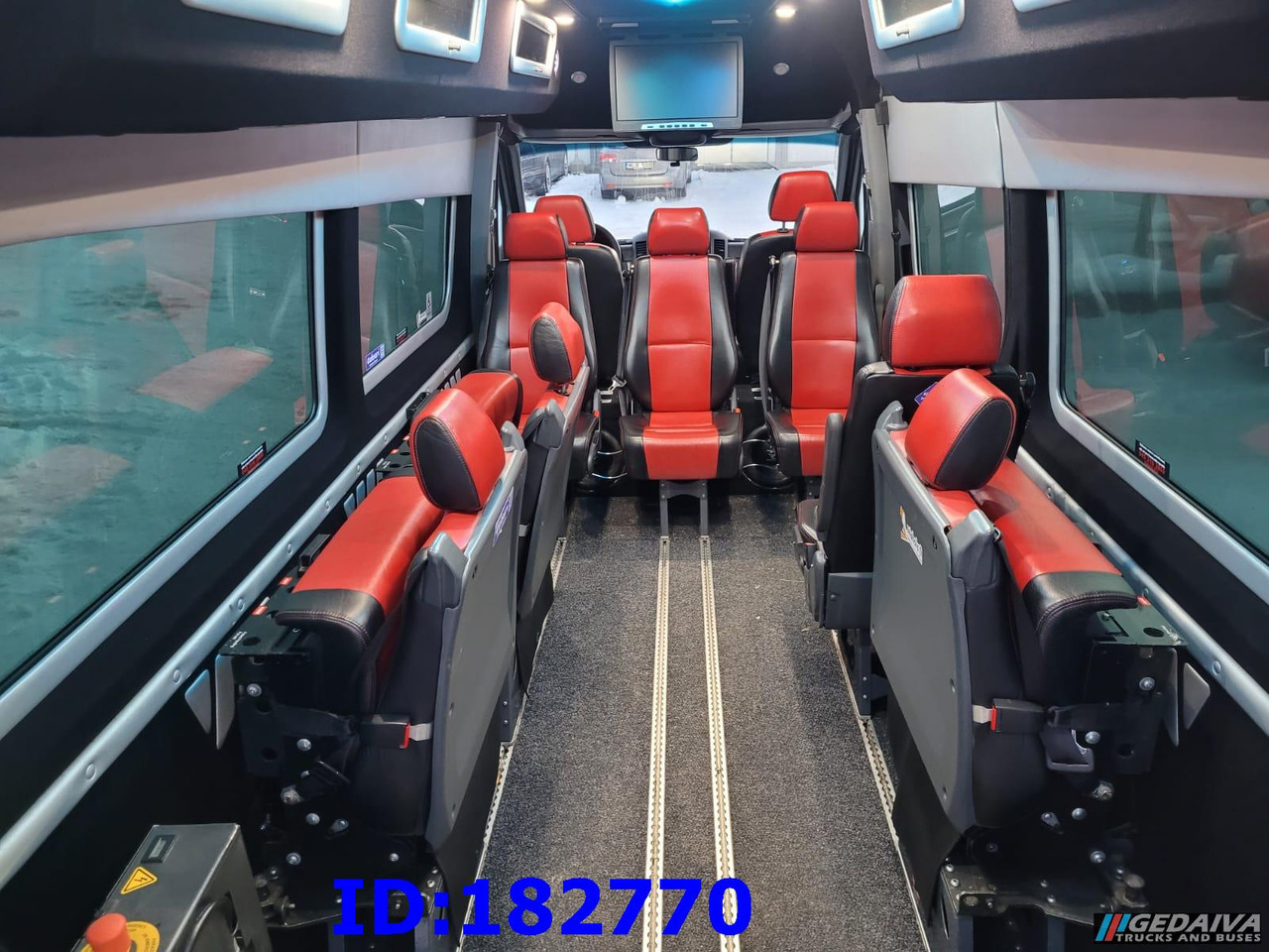 Turistibussi MERCEDES-BENZ Sprinter 319 VIP Euro5: kuva Turistibussi MERCEDES-BENZ Sprinter 319 VIP Euro5