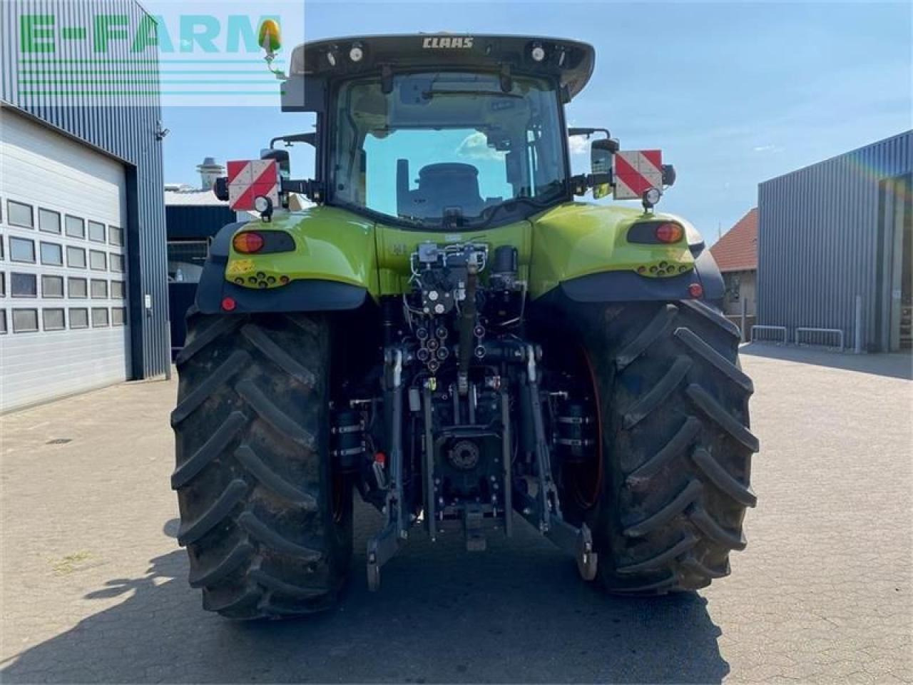 Traktori CLAAS axion 830 cis + med front pto: kuva Traktori CLAAS axion 830 cis + med front pto