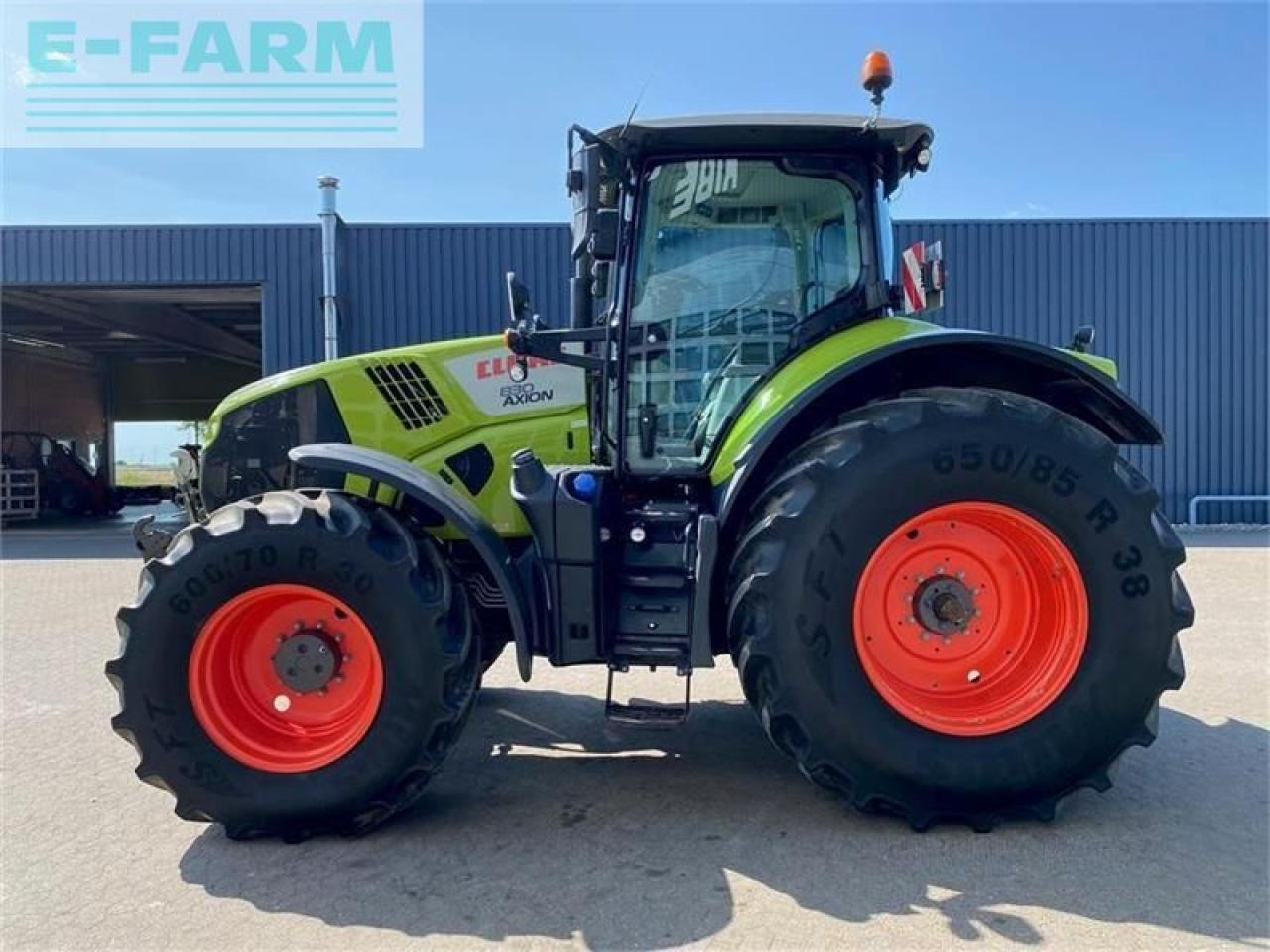 Traktori CLAAS axion 830 cis + med front pto: kuva Traktori CLAAS axion 830 cis + med front pto