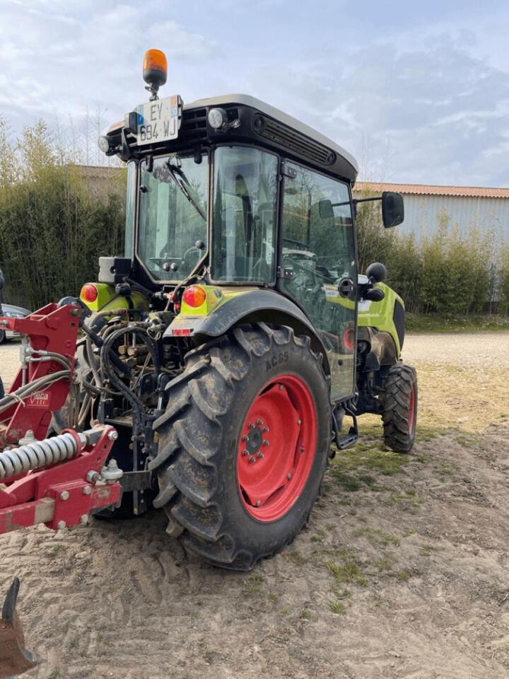 Traktori CLAAS nexos 230 ve: kuva Traktori CLAAS nexos 230 ve