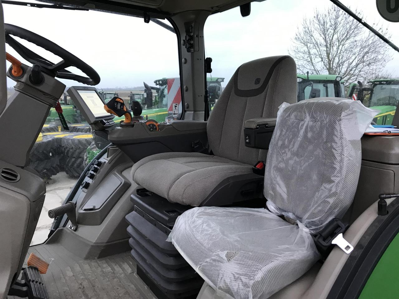 Leasing John Deere 7R 310 John Deere 7R 310: kuva Leasing John Deere 7R 310 John Deere 7R 310