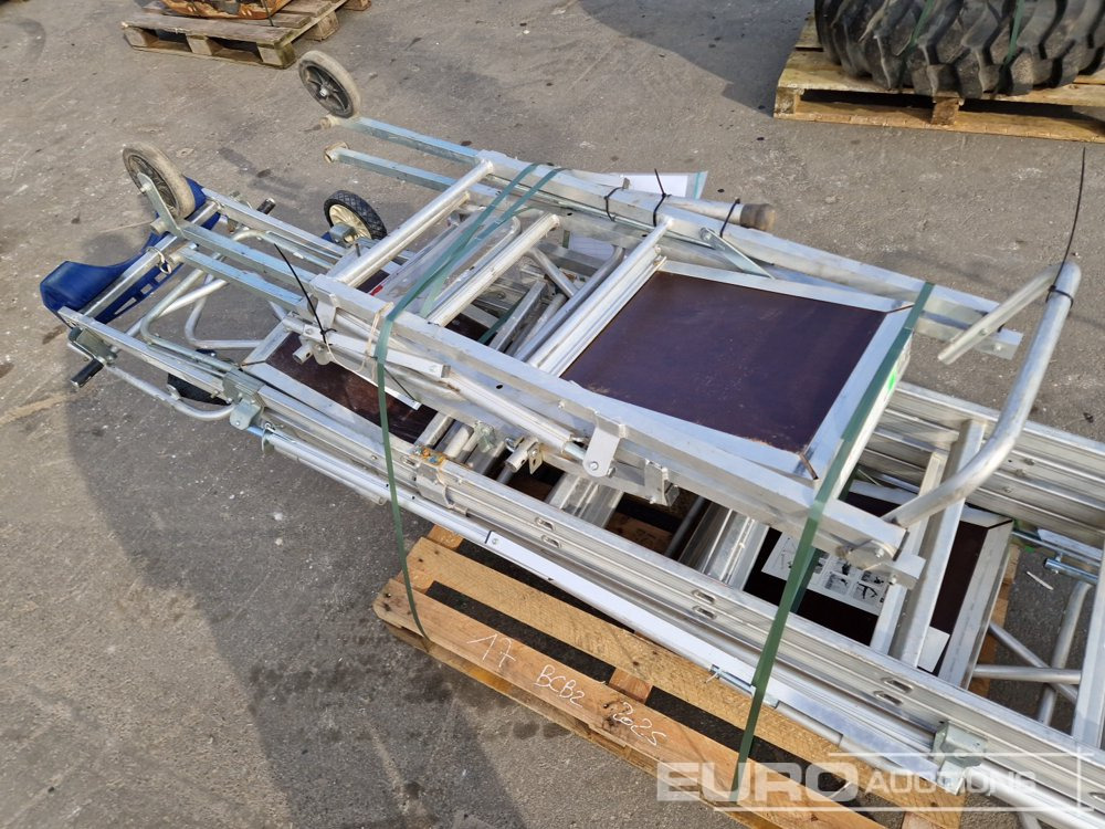 Rakennustarvikkeet Pallet of Ladders: kuva Rakennustarvikkeet Pallet of Ladders