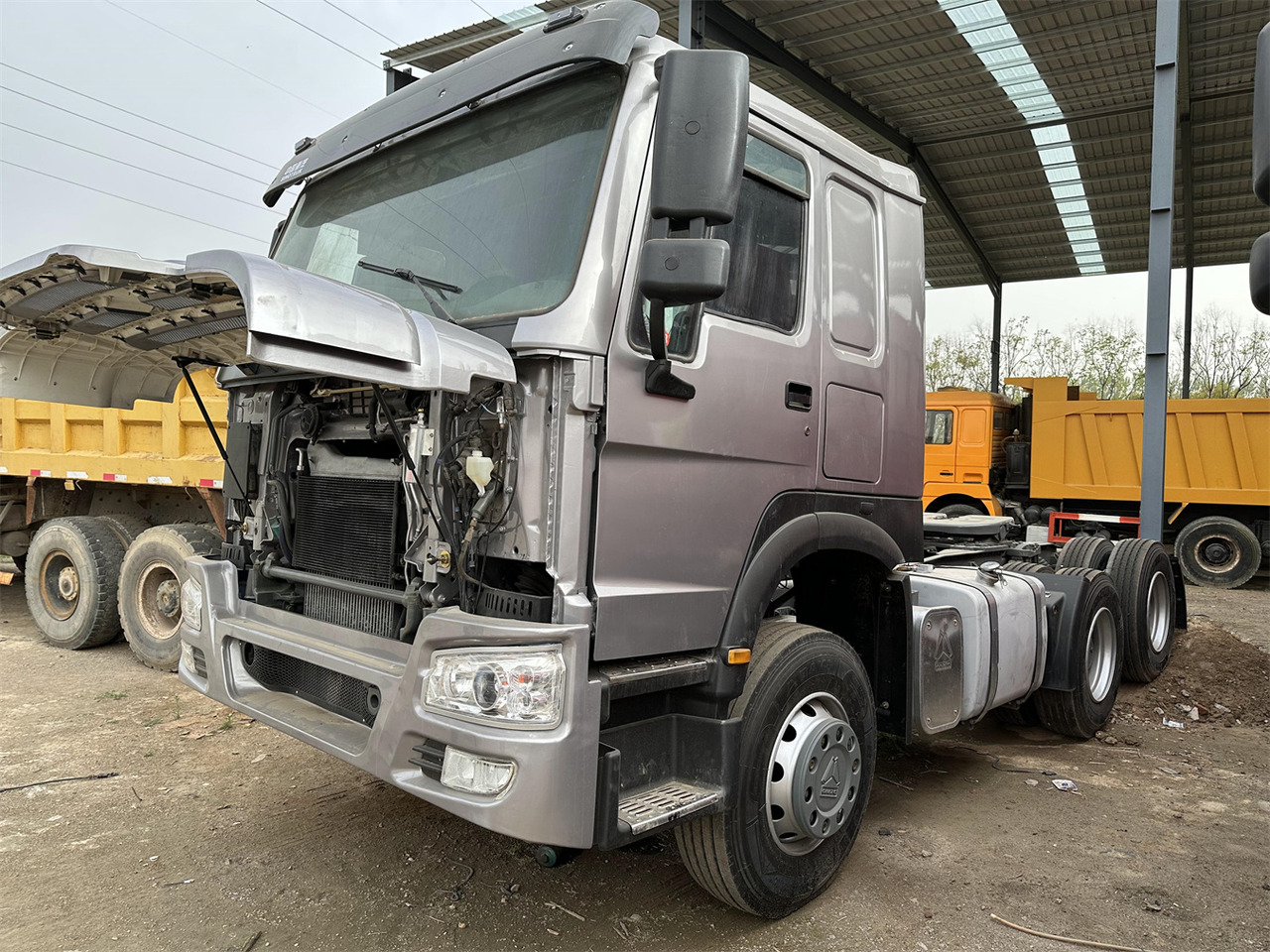 Vetopöytäauto SINOTRUK Howo tractor unit 380: kuva Vetopöytäauto SINOTRUK Howo tractor unit 380