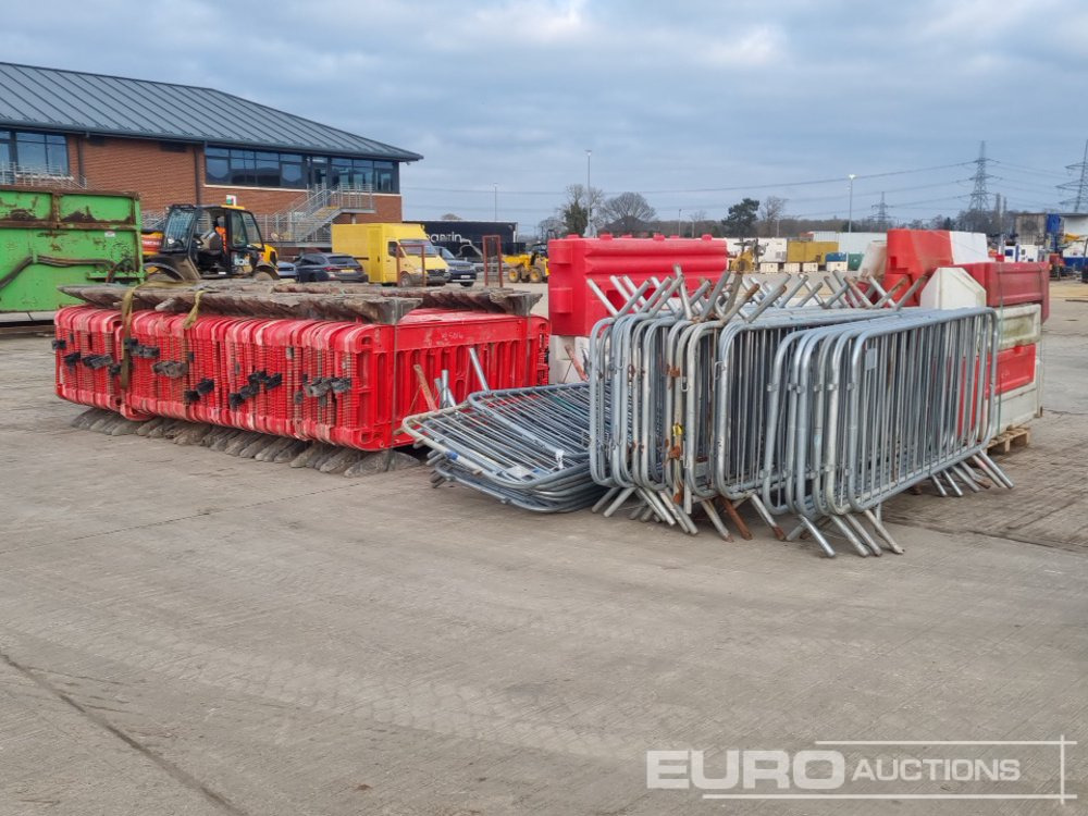 Rakennustarvikkeet Bundle of Plastic Pedestrian Safety Barrier (5 of), Bundle of Metal Pedestrian Barrier (3 of), Bundle of Water Filled Barrier (3 of), Bundle of Plastic Mats: kuva Rakennustarvikkeet Bundle of Plastic Pedestrian Safety Barrier (5 of), Bundle of Metal Pedestrian Barrier (3 of), Bundle of Water Filled Barrier (3 of), Bundle of Plastic Mats