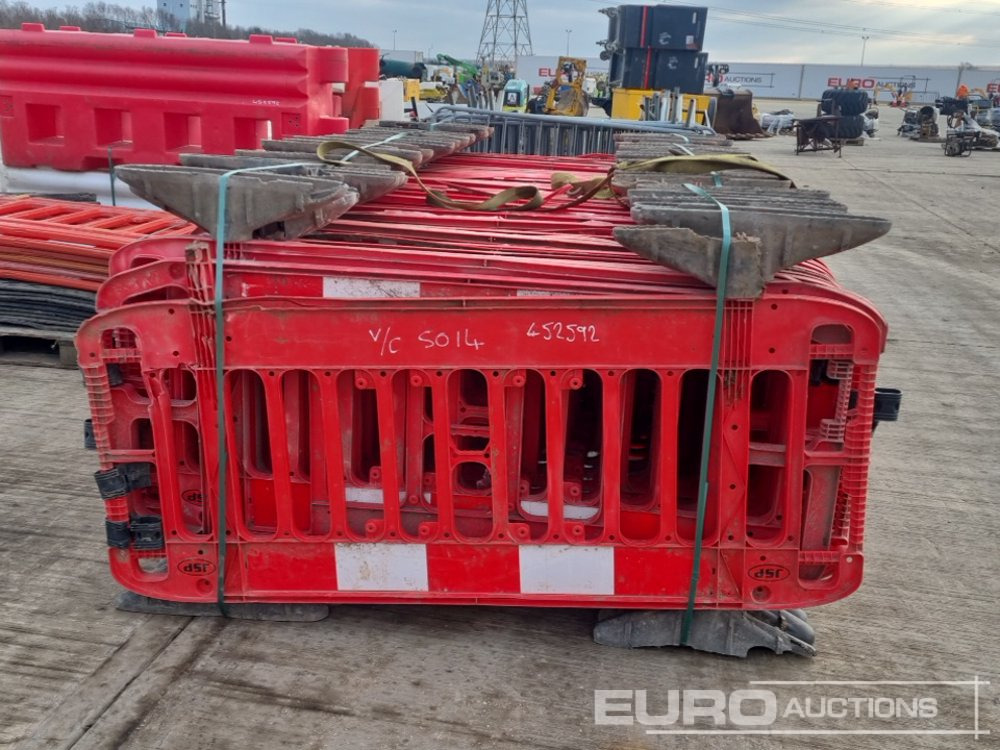 Rakennustarvikkeet Bundle of Plastic Pedestrian Safety Barrier (5 of), Bundle of Metal Pedestrian Barrier (3 of), Bundle of Water Filled Barrier (3 of), Bundle of Plastic Mats: kuva Rakennustarvikkeet Bundle of Plastic Pedestrian Safety Barrier (5 of), Bundle of Metal Pedestrian Barrier (3 of), Bundle of Water Filled Barrier (3 of), Bundle of Plastic Mats