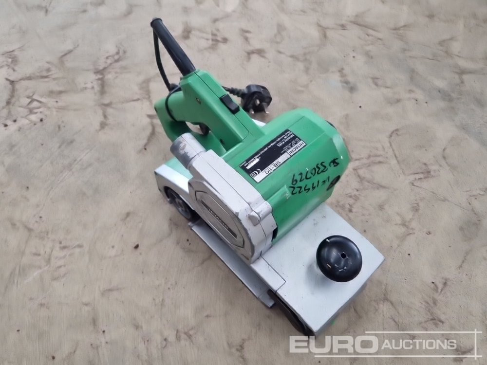 Rakennustarvikkeet Hitachi SB-10 240 Volt Belt Sander: kuva Rakennustarvikkeet Hitachi SB-10 240 Volt Belt Sander