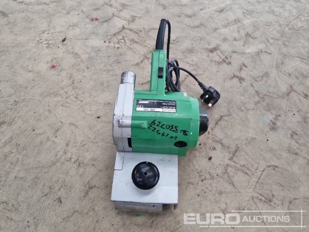 Rakennustarvikkeet Hitachi SB-10 240 Volt Belt Sander: kuva Rakennustarvikkeet Hitachi SB-10 240 Volt Belt Sander