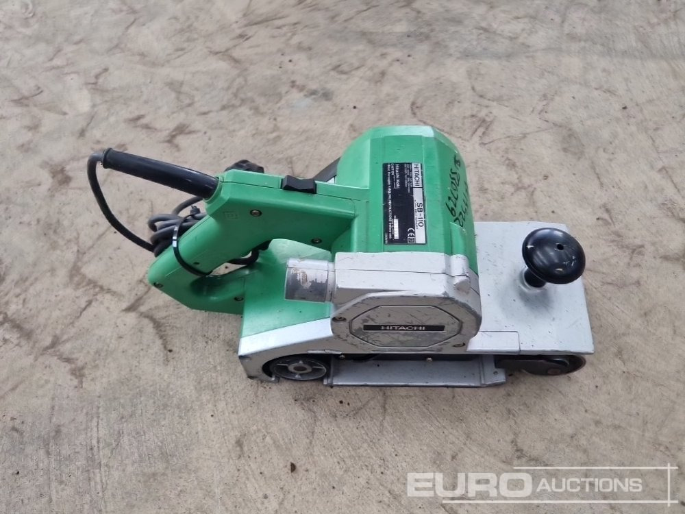 Rakennustarvikkeet Hitachi SB-10 240 Volt Belt Sander: kuva Rakennustarvikkeet Hitachi SB-10 240 Volt Belt Sander