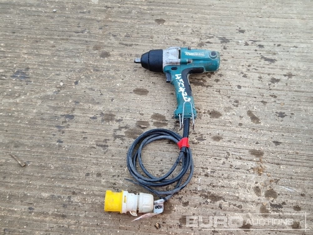 Rakennustarvikkeet Makita 110Volt Impact Gun, 110Volt Hammer Drill, Battery Impact Gun (2 of), Battery Hammer Drill, Spectra Laser Level: kuva Rakennustarvikkeet Makita 110Volt Impact Gun, 110Volt Hammer Drill, Battery Impact Gun (2 of), Battery Hammer Drill, Spectra Laser Level