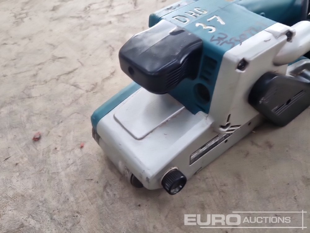 Rakennustarvikkeet Makita 9404 240 Volt Belt Sander: kuva Rakennustarvikkeet Makita 9404 240 Volt Belt Sander