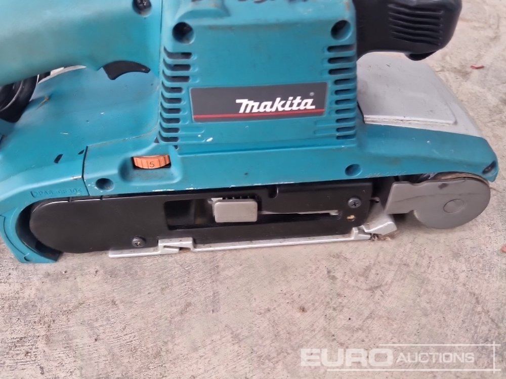 Rakennustarvikkeet Makita 9404 240 Volt Belt Sander: kuva Rakennustarvikkeet Makita 9404 240 Volt Belt Sander