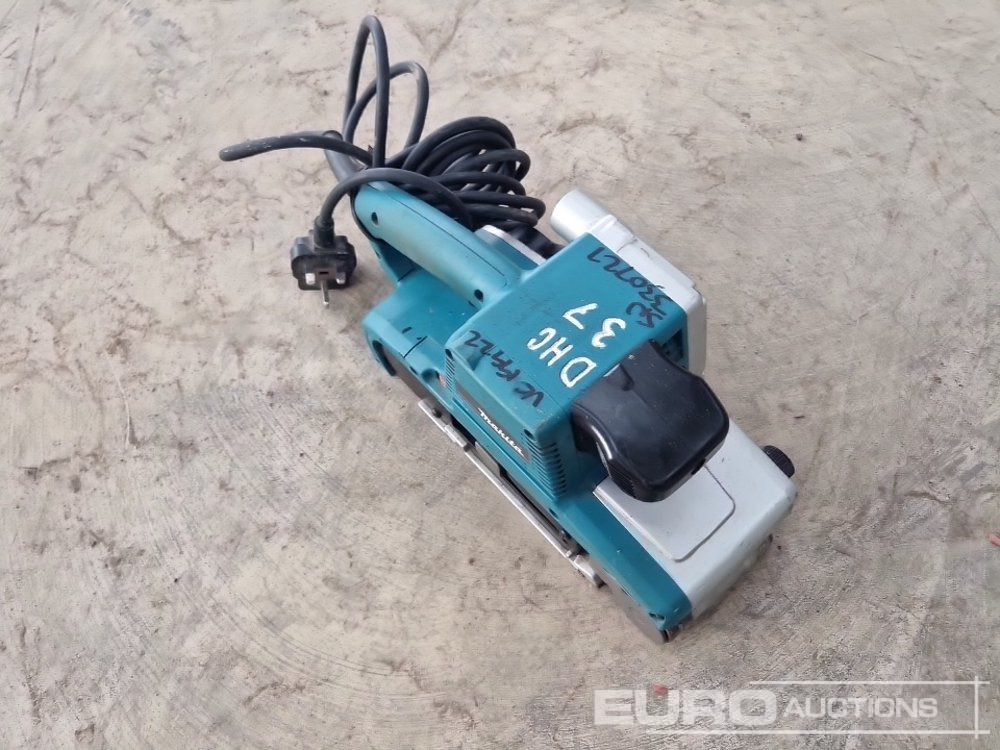 Rakennustarvikkeet Makita 9404 240 Volt Belt Sander: kuva Rakennustarvikkeet Makita 9404 240 Volt Belt Sander